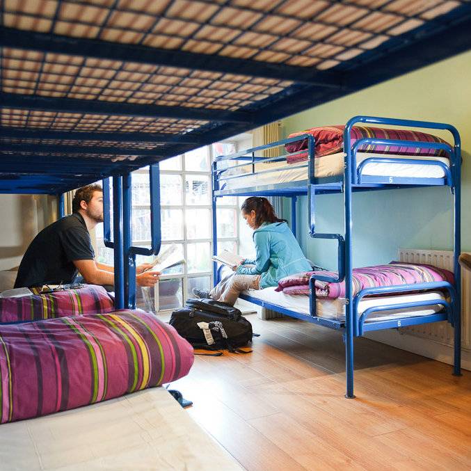 Život u hostelu: zavjesa umjesto zida, čepovi za uši cijelu noć i novčane kazne za dodatni dah