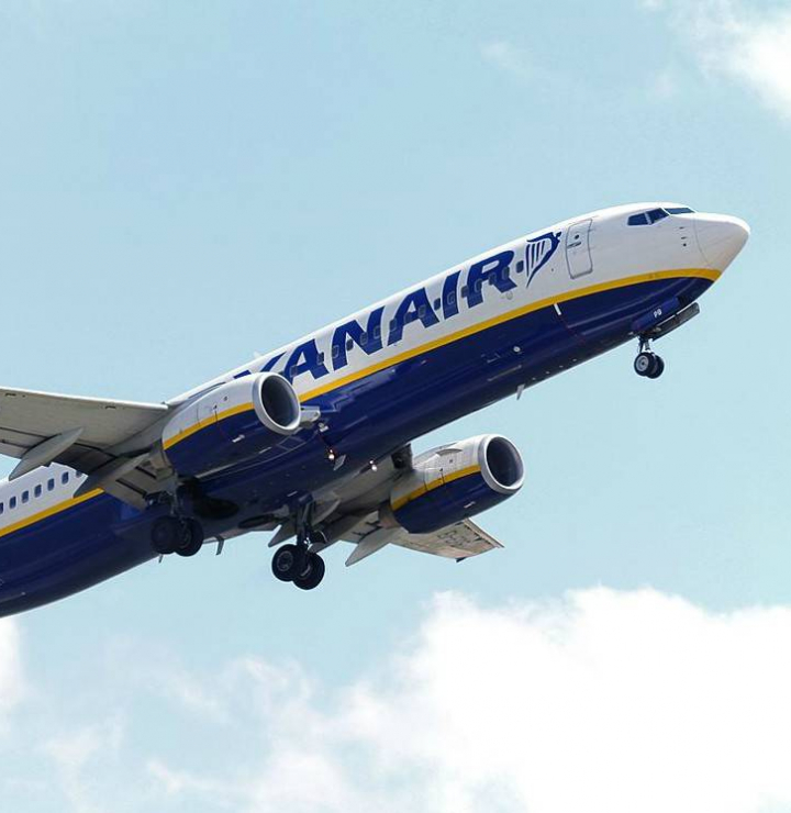 Ryanair_Boeing_737-800_EI-EPB_(19835211941) Ryanair_Boeing_737-800_EI-EPB_(19835211941)