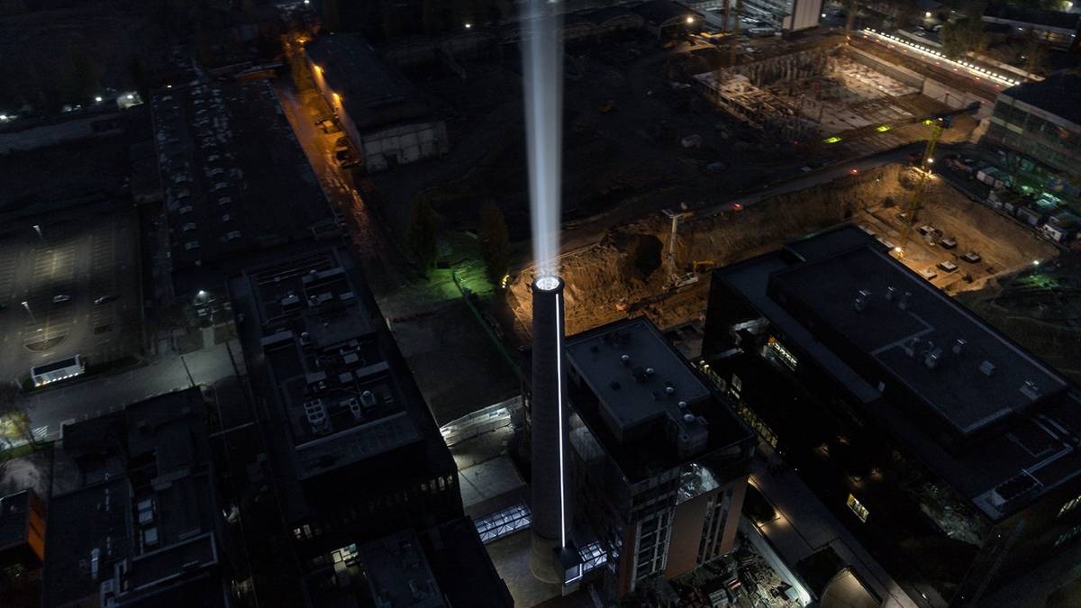 Труба-маяк на территории UNIT.City попала в рейтинг лучших световых арт-объектов мира