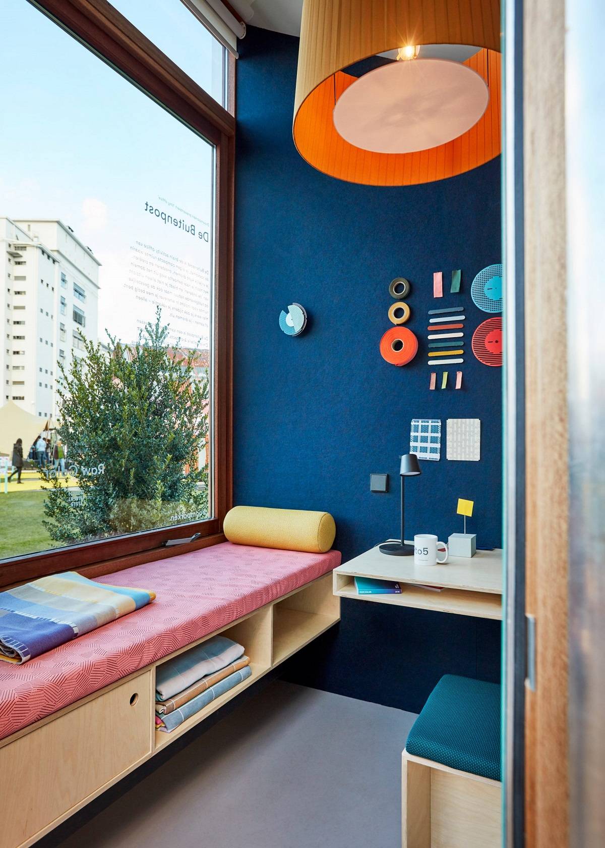 tiny-offices-dutch-invertuals-droomparken_dezeen_2364_col_10-scaled