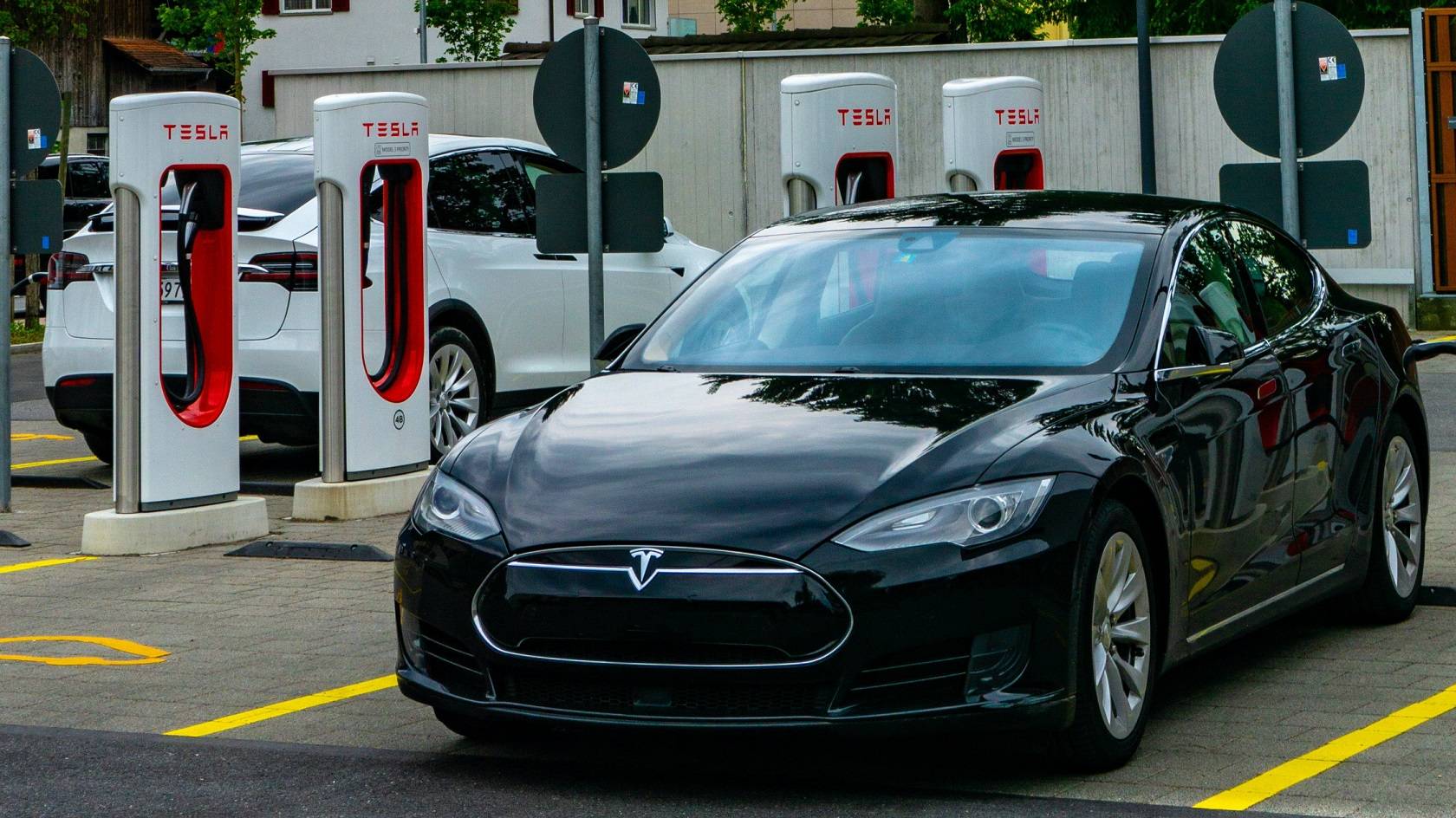 Tesla 16-9