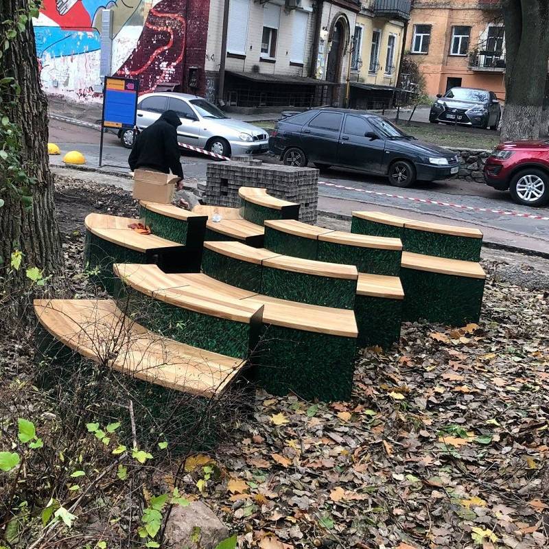 Уличные скамейки из пластика