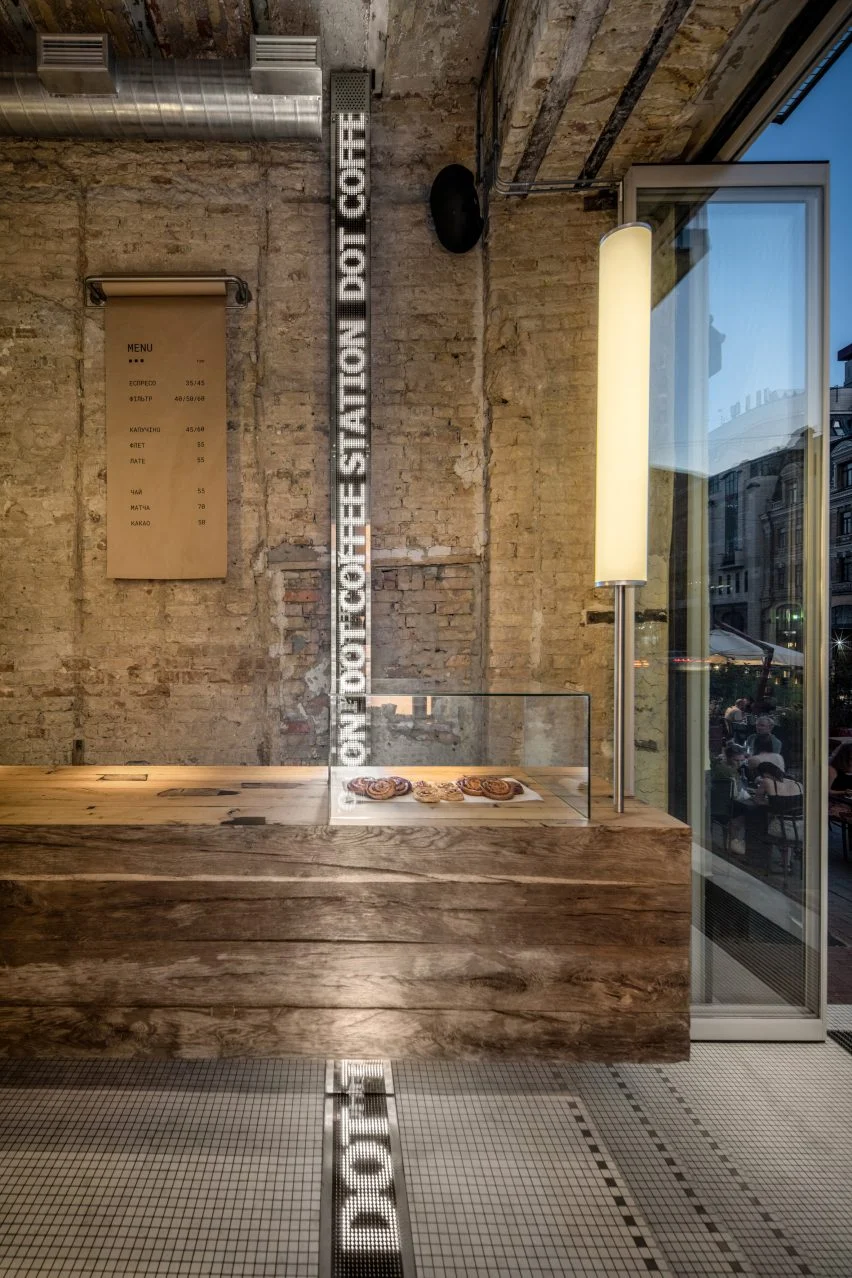 dot-yod-group-pixel-mosaic-coffee-bar-ukraine_dezeen_2364_col_10-852x1278