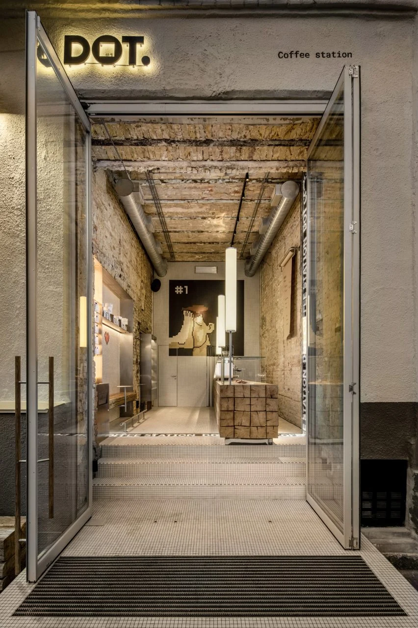dot-yod-group-pixel-mosaic-coffee-bar-ukraine_dezeen_2364_col_7-852x1278
