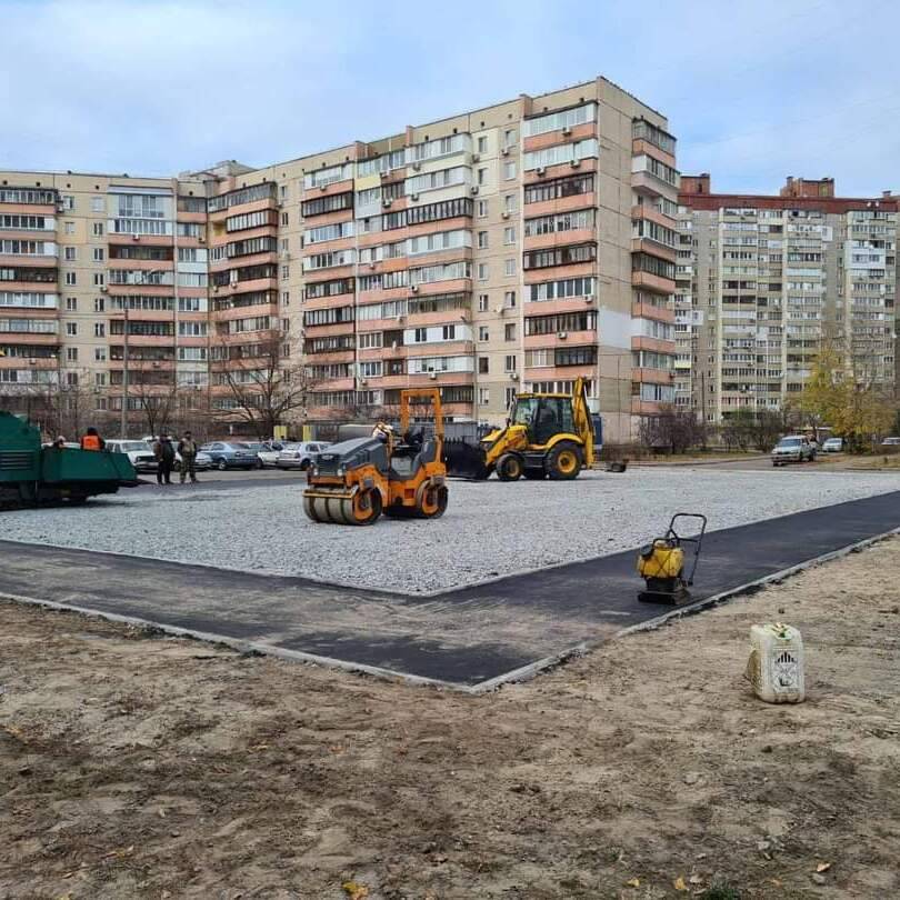 Фото. На Троещине начали строить роллердром. Новости :section-UKR.NET.