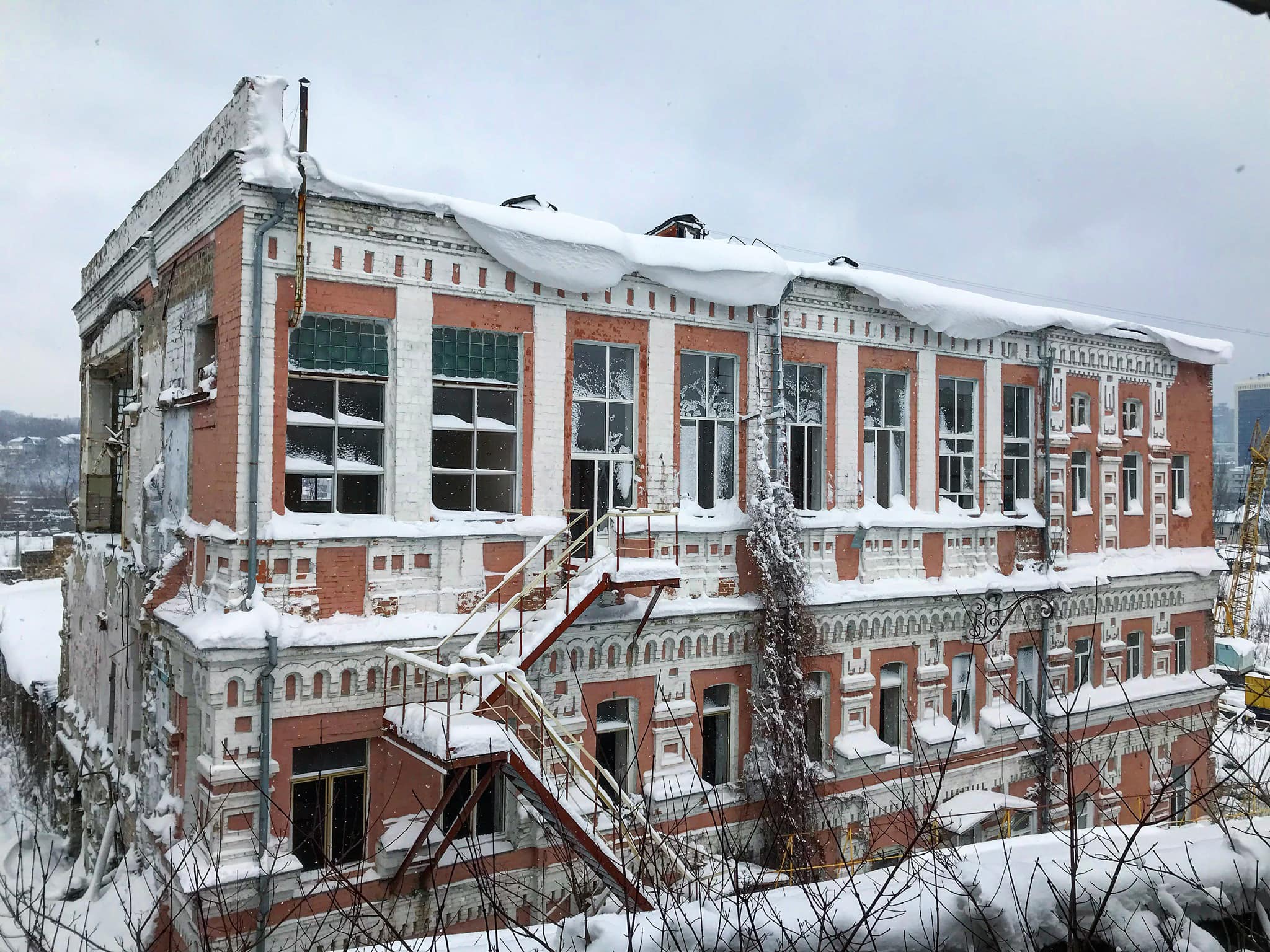 Фото: На Деміївці зруйнували історичні будівлі промислового комплексу ...