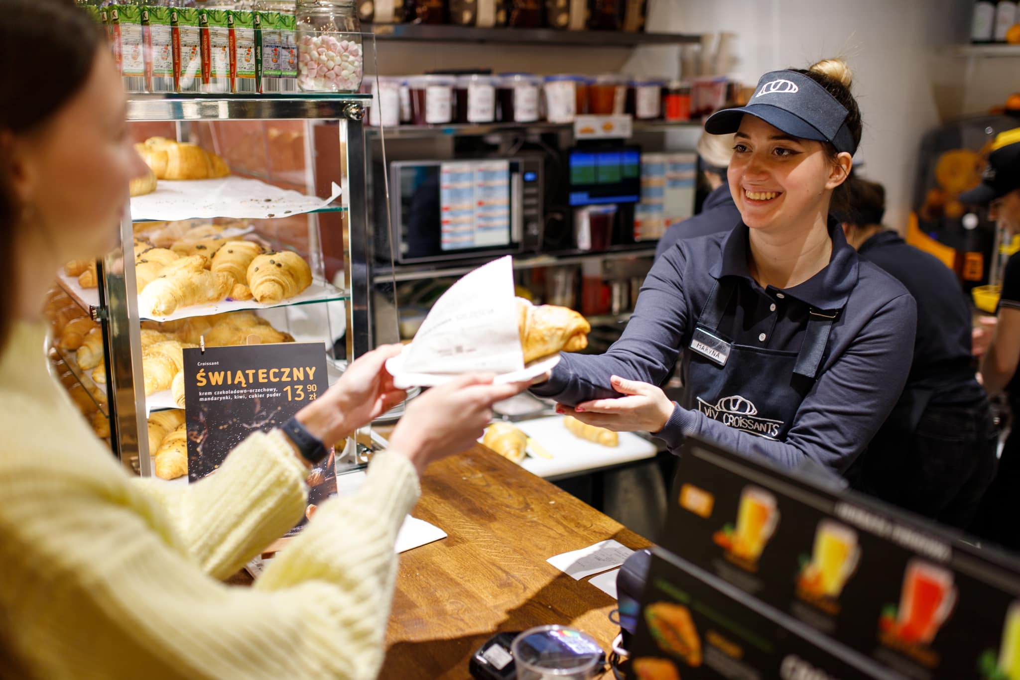 Lviv Croissants открыли в Варшаве: очереди - фото - новости Киева на БЖ