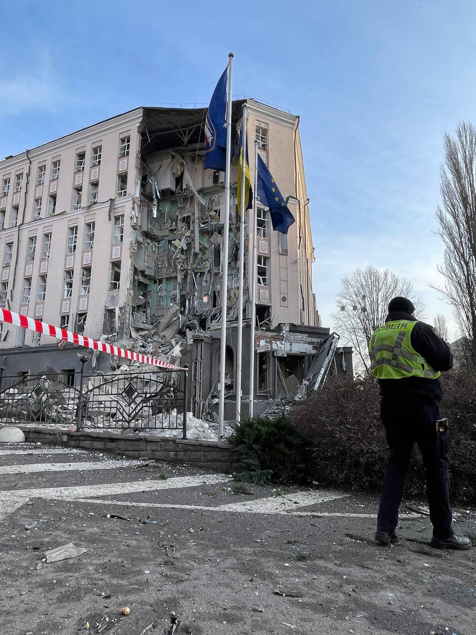 Зруйнований готель у Печерському районі. Фото: Кирило Тимошенко