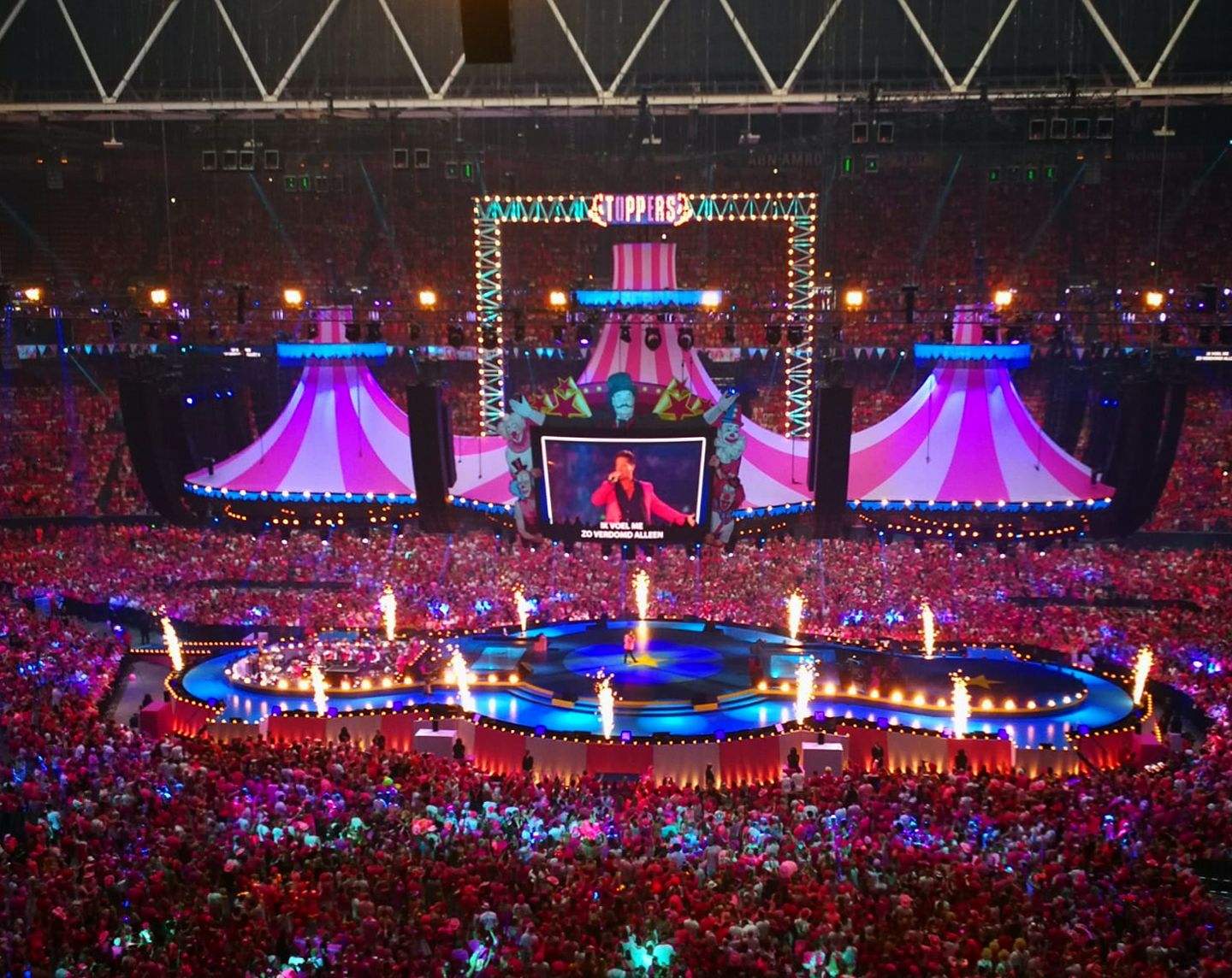 Main circus speakers blow. Амстердам Арена концерт. Концерты на амстердамской арене. Amsterdam Arena Амстердам концертный зал. Лучший концертные площадки Италии.